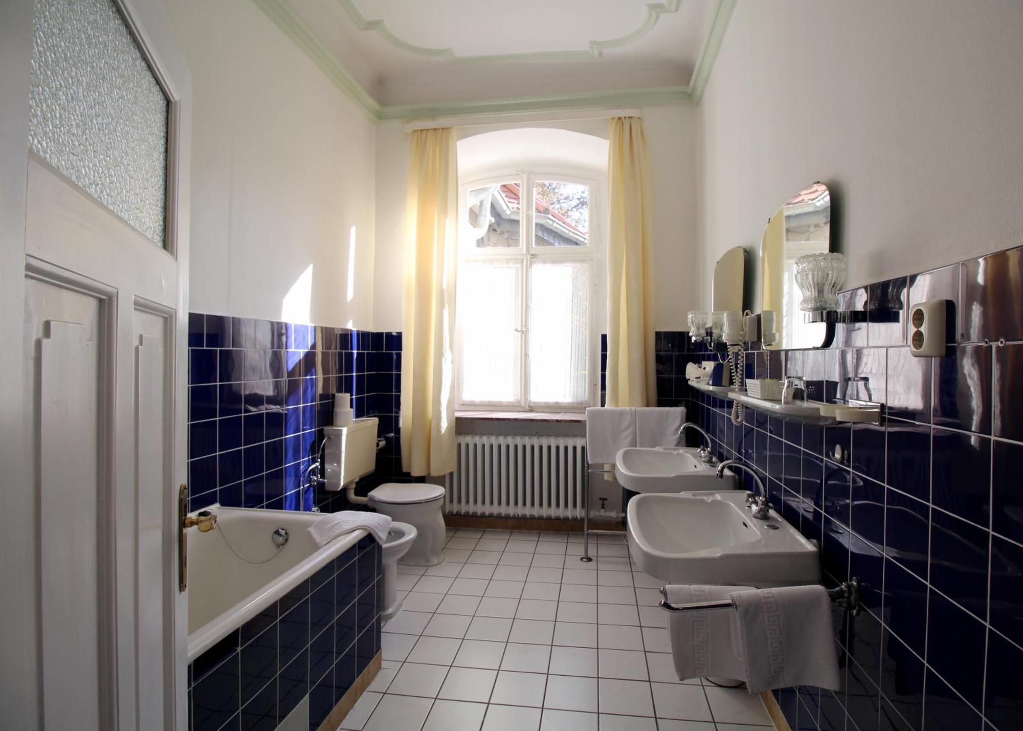 Historisches Hotel Zum Schwan Bad Karlshafen Buitenkant foto