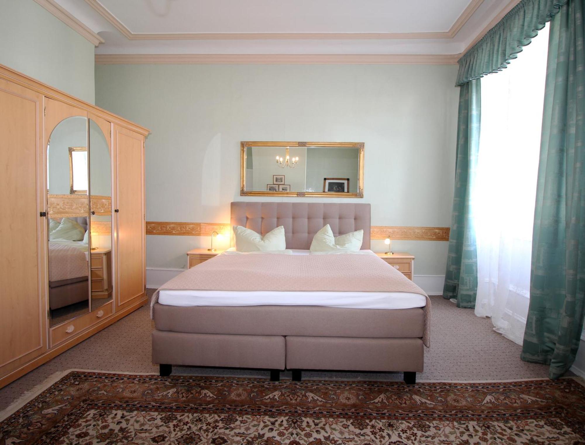 Historisches Hotel Zum Schwan Bad Karlshafen Buitenkant foto